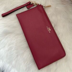 🔥NWT🔥 Coach XL Long Leather Wallet with Detachable Wrist Strap, Elegant Stylish
